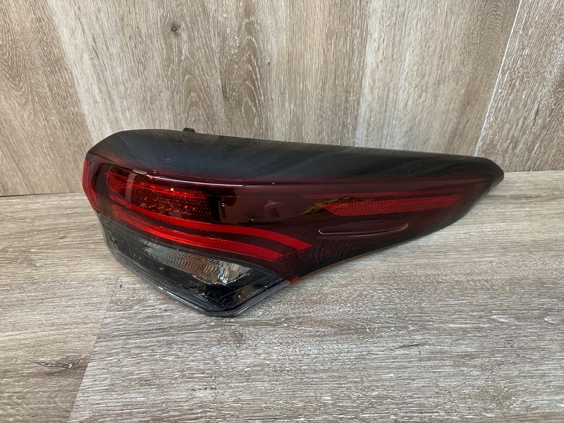 2020-2024 TOYOTA HIGHLANDER RH PASSENGER TAIL LIGHT TRUNK LAMP OEM