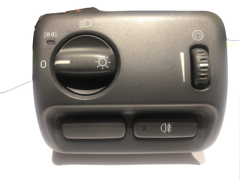 9459983; VOLVO S80 OEM Headlight Switch 99 00 01 02 03