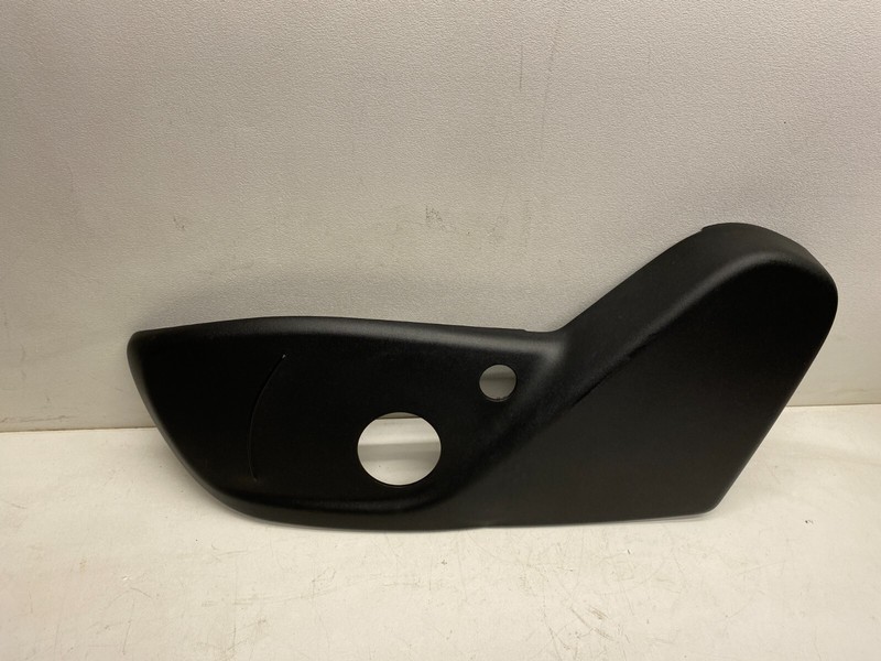 2014-2018 JEEP CHEROKEE LEFT FRONT SEAT OUTER TRACK COVER TRIM MANUAL SEAT BLACK