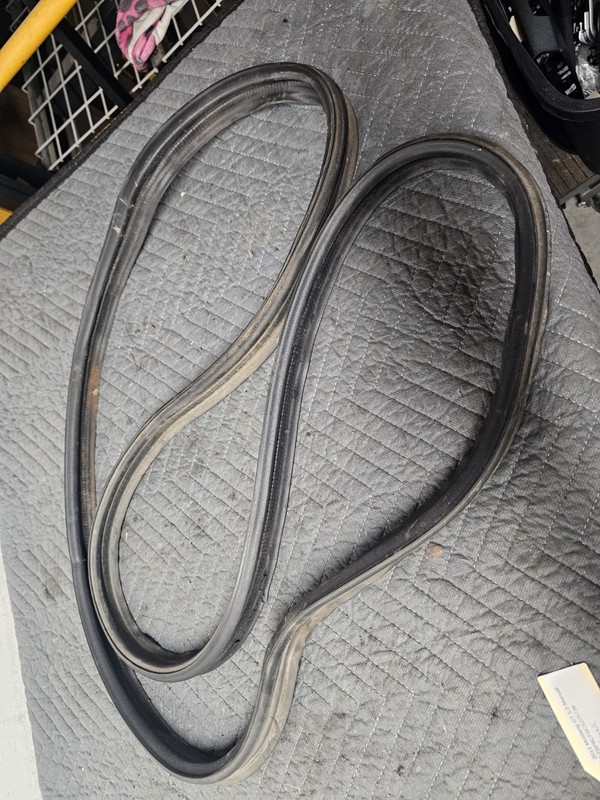 2010-2014 Ford Mustang Trunk Decklid Rubber Weatherstrip Seal