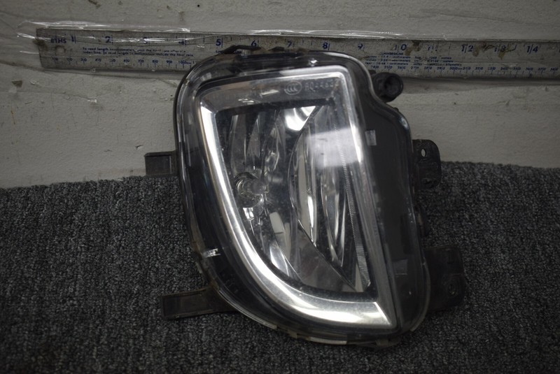2010-2011 VOLKSWAGEN GOLF FOG LIGHT RIGHT SIDE FACTORY OEM