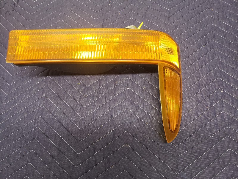 Front TURN SIGNAL LIGHT Lamp FORD EXCURSION00 01 02 03 04 right passenger