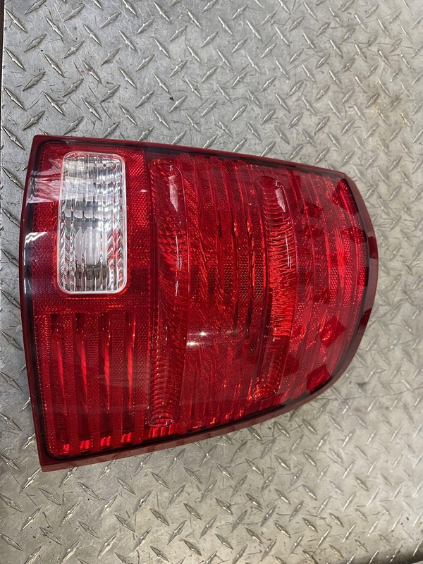 2003-2005 Ford Explorer Rear Passenger Right Tail Light Tail Lamp Oem Tested