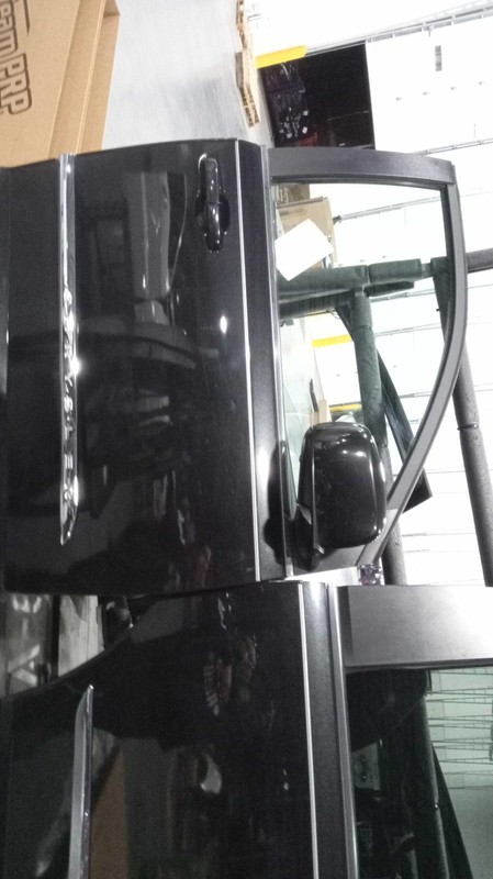 2015 Chrysler Town & Country Right Front Door Black OEM Used 136022