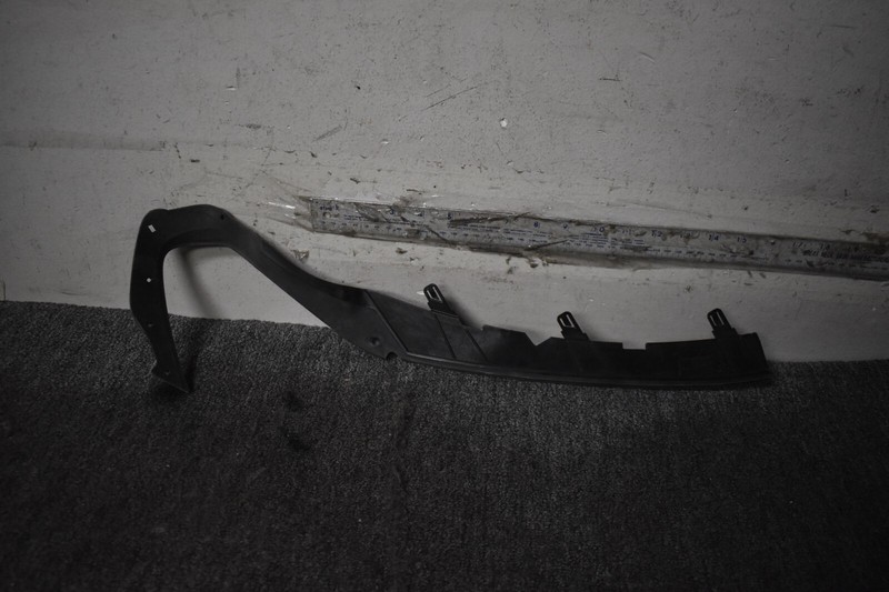 BMW X3 LEFT SIDE GASKET TRIM FACTORY OEM