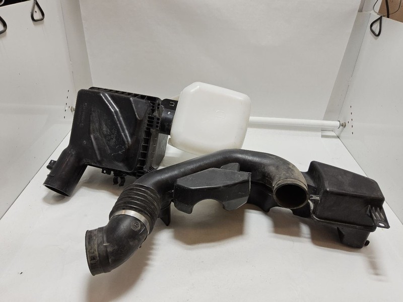 2014-2018 Subaru Forester Air Cleaner Intake Box Assembly 2.5L w/PZEV