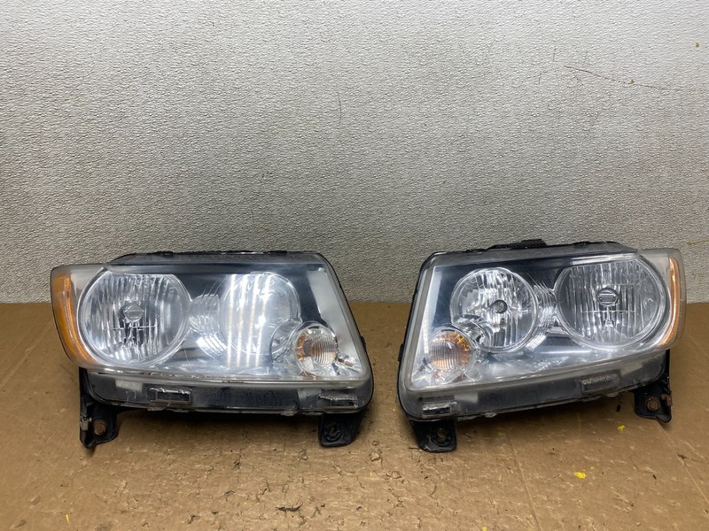 2011-2013 Jeep Grand Cherokee Left+Right Halogen Headlights V6374 DW