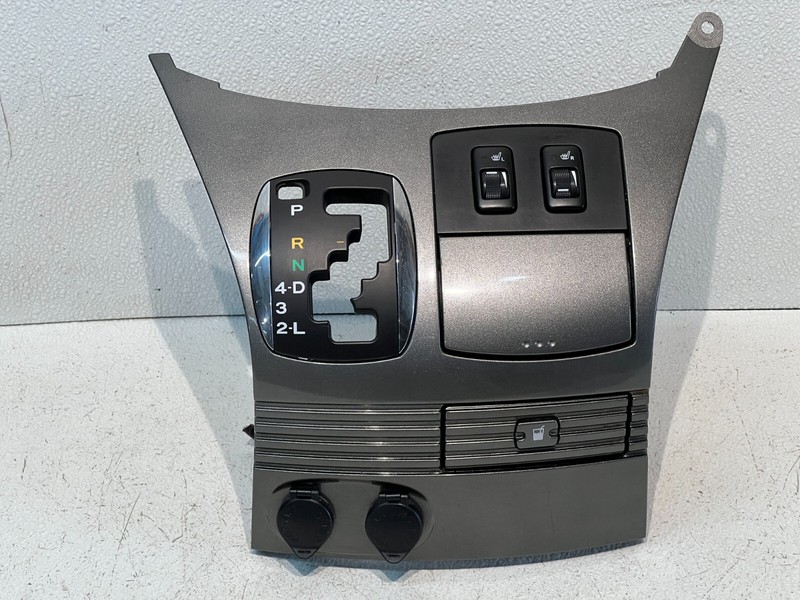 04-10 TOYOTA SIENNA CENTER DASH SHIFTER BEZEL CUP HOLDER W/ HEATED SWITCH OEM