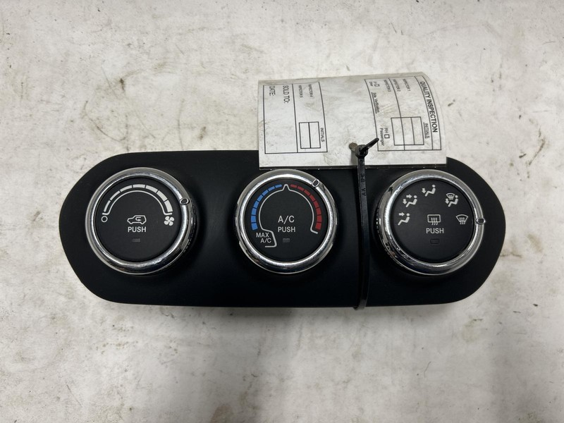 2015 JEEP RENEGADE Heat AC Controller control panel OEM 15