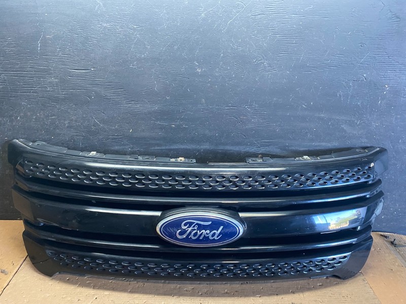 2011 to 2015 Ford Explorer Upper Front Grill Grille Oem s3319 DG