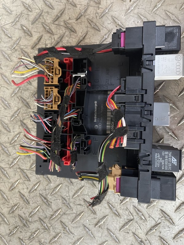 VOLKSWAGEN EOS PASSAT TIGUAN BODY CONTROL MODULE 3C0937049AE