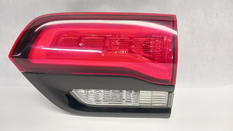 14-'22 JEEP GRAND CHEROKEE Right passenger inner Taillight OEM Grade A!