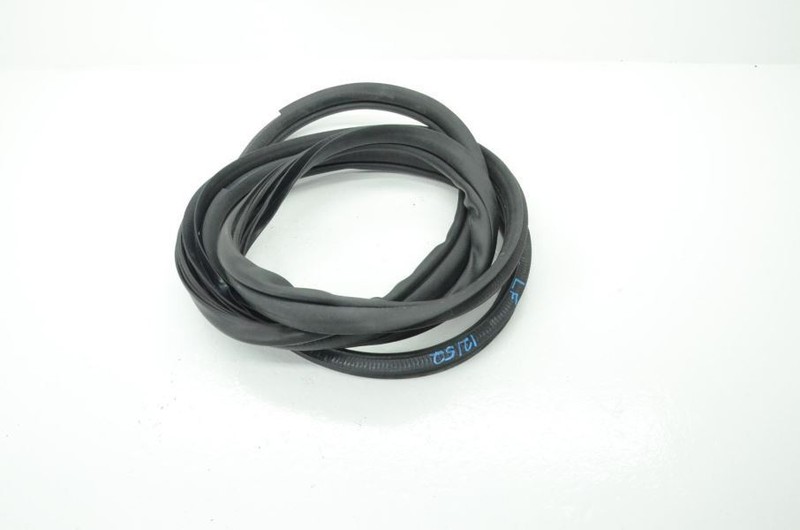 2016-2020 Nissan Titan 5.6L 4x4 Driver Left Front Door Weather Strip