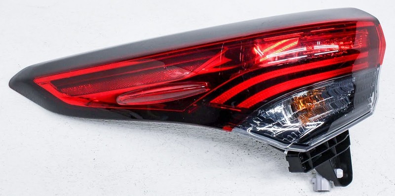OEM Toyota Highlander Left Driver Side LED Tail Lamp 81560-0E230 -Lens Chip