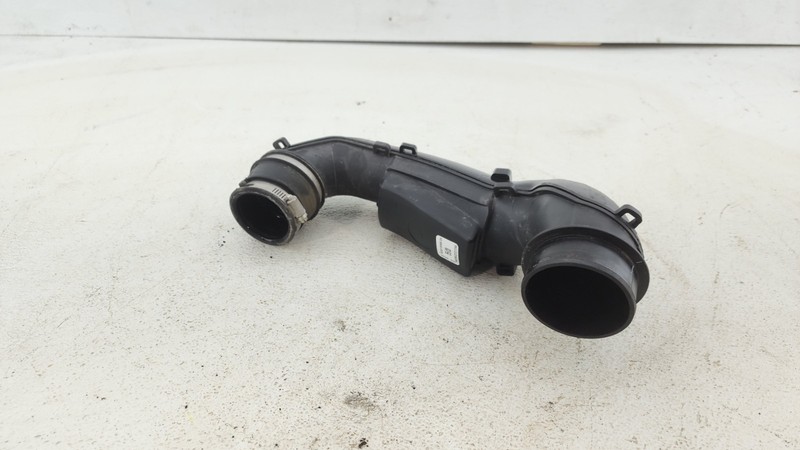 20-25 Ford Escape TITANIUM Air Intake Cleaner Inlet Tube Hose K2G3-9F805-DA OEM