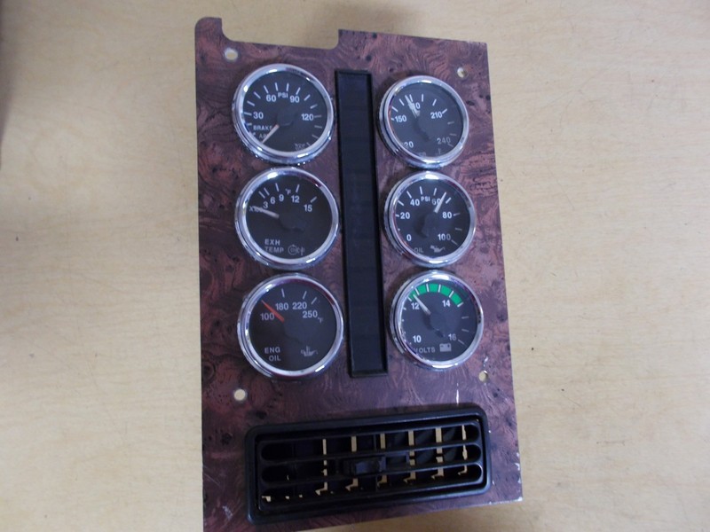 International 3503482C91 6-Gauge Dash Cluser w/ Air Vent *FREE SHIPPING*