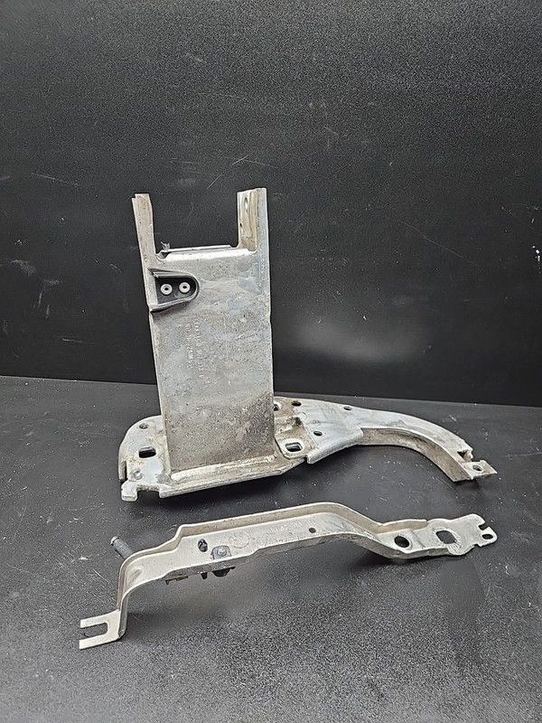 2012 - 2018 AUDI A6 A7 FRONT BUMPER REINFORCEMENT BAR LEFT SIDE BRACKET OEM