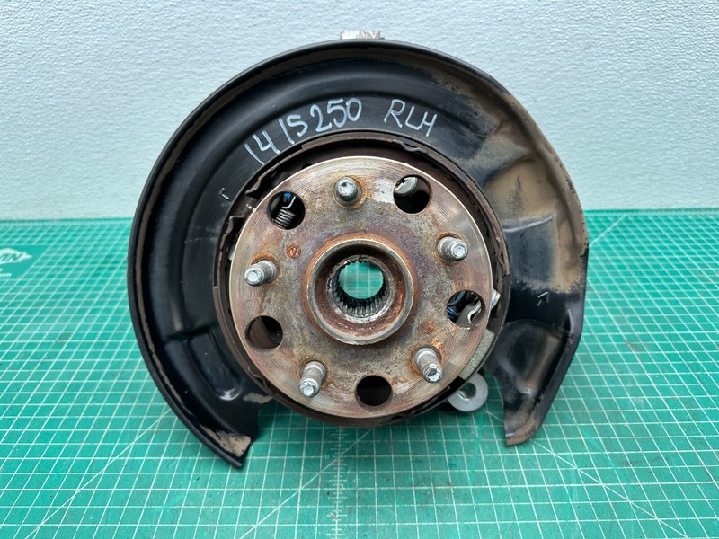 14-15 LEXUS IS250 - REAR LEFT DRIVER SIDE WHEEL SPINDLE KNUCKLE W/ HUB OEM