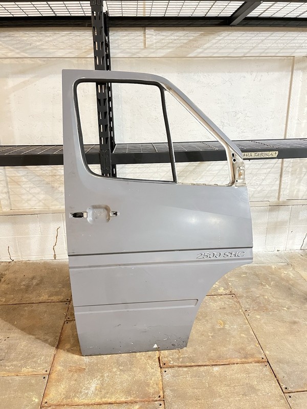 02-06 Mercedes Dodge Sprinter T1N Front Right Passenger Door Freightliner