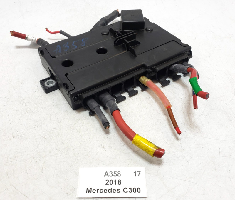 ✅ 15-18 OEM Mercedes C300 C43 C63 A205 W205 Power Distribution Fuse Relay Box