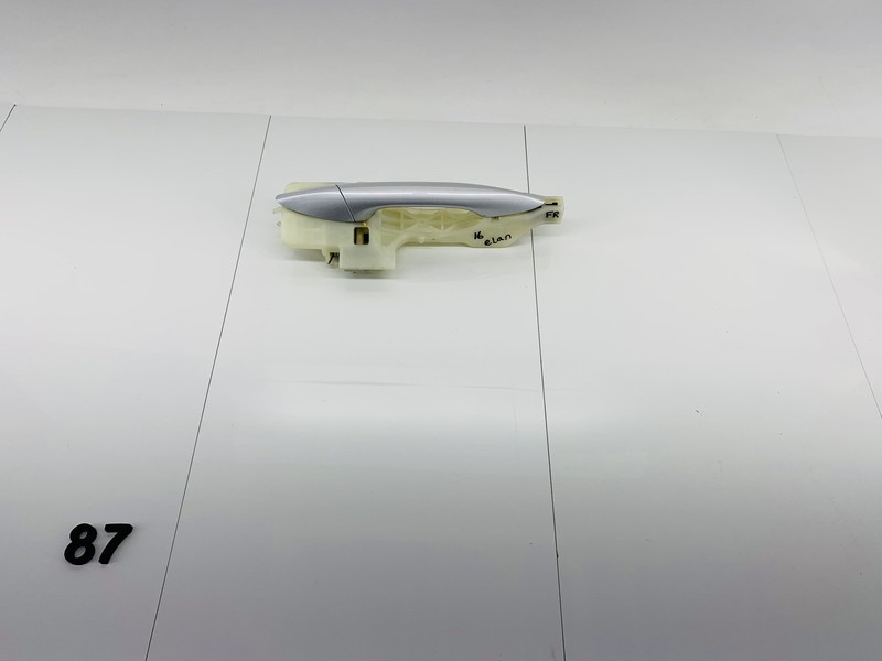 13-17 HYUNDAI ELANTRA GT FRONT RIGHT EXTERIOR DOOR HANDLE SHIMMERING SILVER OEM