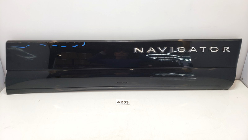 ✅ 07-17 OEM Lincoln Navigator Front Right Passenger Door Lower Molding Trim*