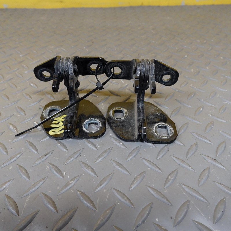 2019-2026 GMC SIERRA 1500 Rear Left Side Door Hinge Set 2 Oem 20986576