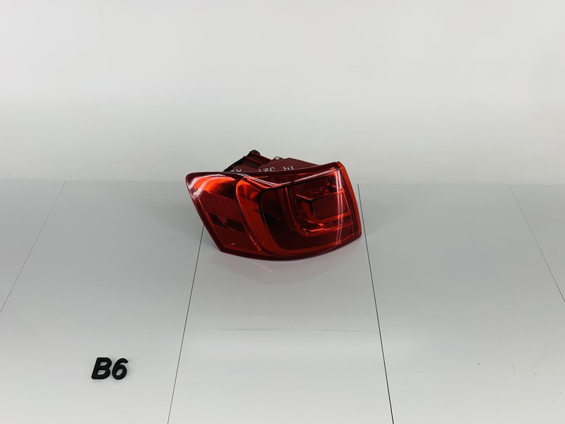 11-14 VOLKSWAGEN JETTA REAR LEFT SIDE OUTER TAIL LIGHT BRAKE STOP LAMP OEM