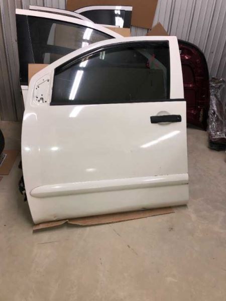 04 05 06 07 TITAN 4DR CREW CAB DRIVER LEFT FRONT DRIVER DOOR W/MOLDING BS-5
