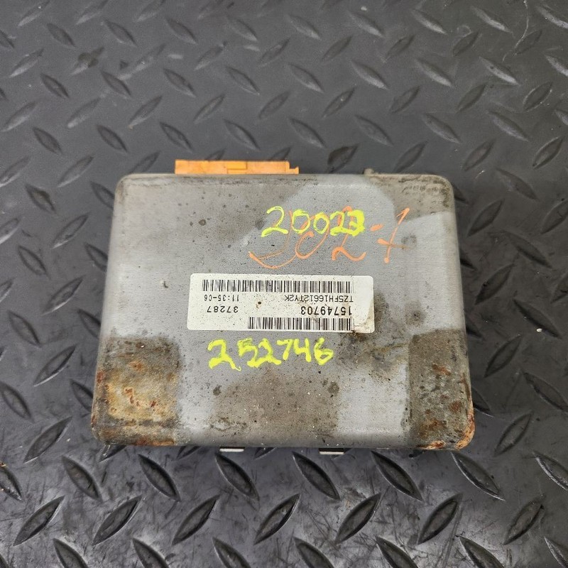 00-02 GMC Yukon XL 1500 4WD Transfer Case Module Control OEM 15749703