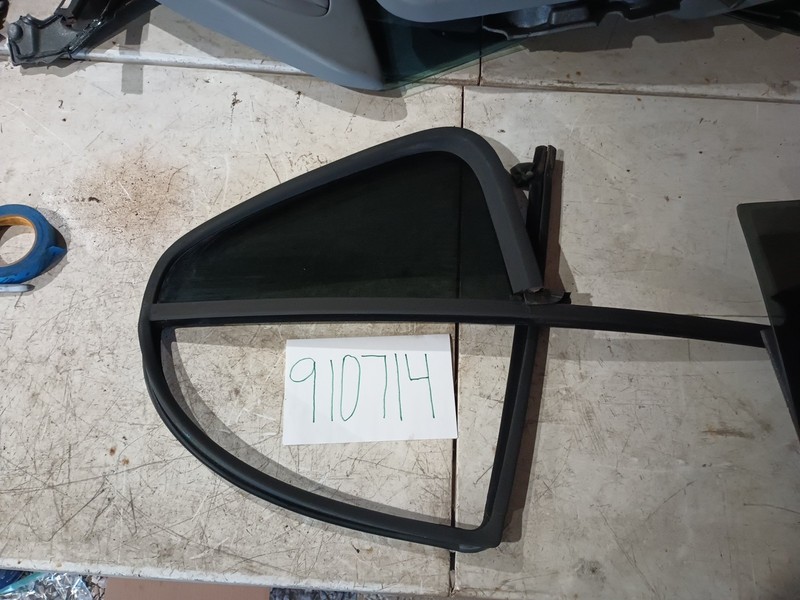1998 - 2002 Mercedes ML500 ML430 W163 Rear Left Driver Door Window Vent Glass