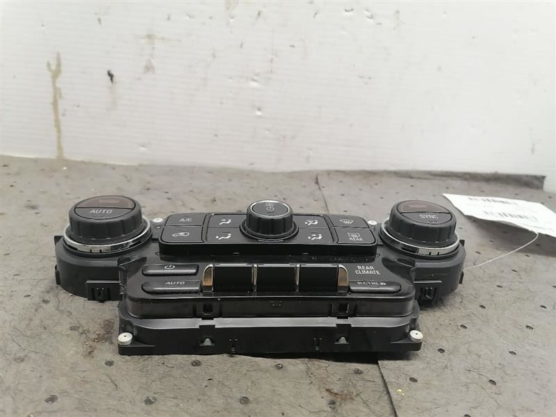 Temperature Control Dash Mounted ID 84258727 Fits 17-19 SUBURBAN 1500 1308387