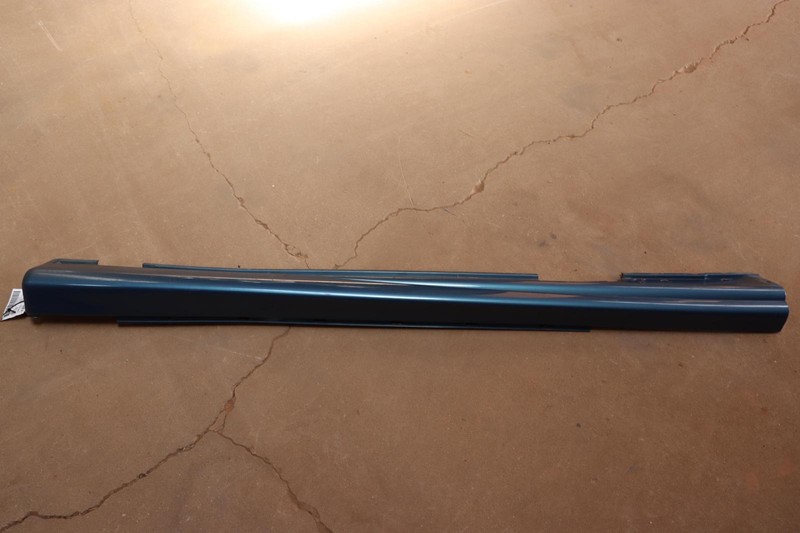 2004-2006 PONTIAC GTO LEFT DRIVER SIDE ROCKER MOLDING SKIRT PANEL OEM