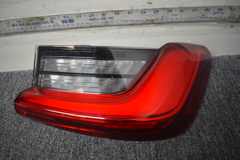 BMW RIGHT SIDE TAIL LIGHT FACTORY OEM