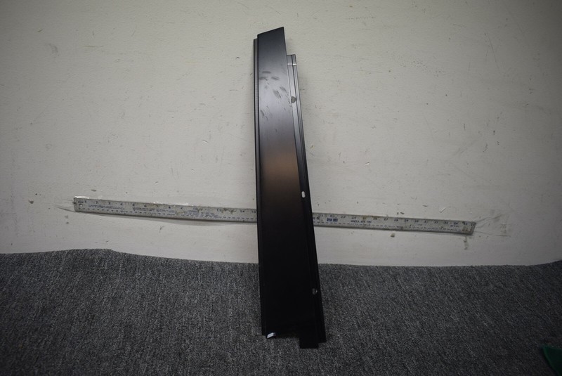 LAND ROVER L322 WINDOW PILLAR FACTORY OEM