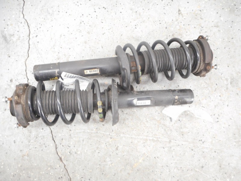 06-10 Volkswagen Passat Front Strut Pair Left Driver Right Passenger OEM G23 G28