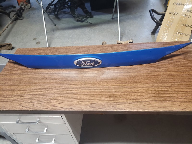 2012 2013 FORD FOCUS SEDAN REAR TRUNK LID MOLDING TRIM WITH EMBLEM