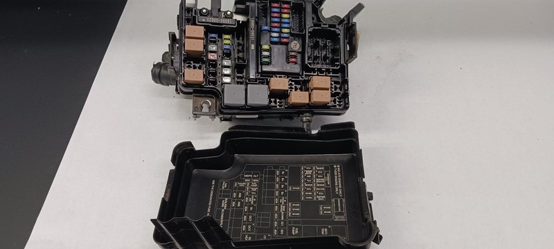 19-'20 HYUNDAI VELOSTER Engine Fuse Box 1.6L turbo OEM 1 Year Warranty!
