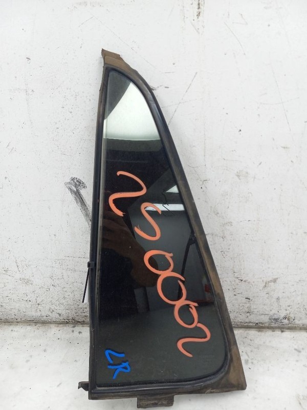 90 91 92 93 94 95 TOYOTA 4 RUNNER SR5 REAR DRIVER LEFT DOOR VENT GLASS