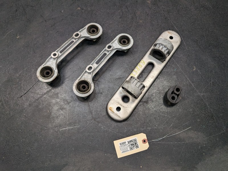Exhaust Pipe Hanger Brackets Set 2022 Buick Envision 84134030 2021 2023
