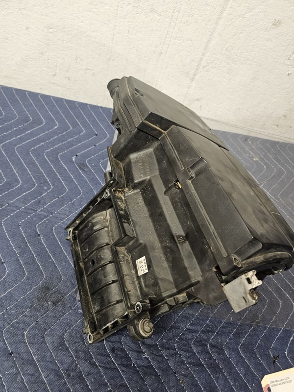 2003-2006 MERCEDES C230 Air Intake No Screws