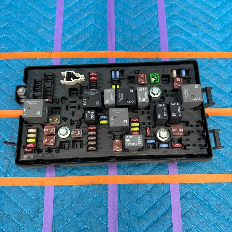 2012–2015 Chevrolet Camaro Engine Fuse Box OEM 22760635