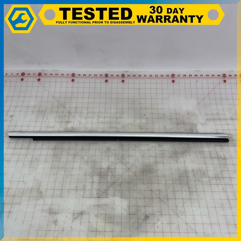 14-24 MASERATI GHIBLI FRONT RIGHT PASSENGER SIDE DOOR WINDOW BELT MOLDING OEM