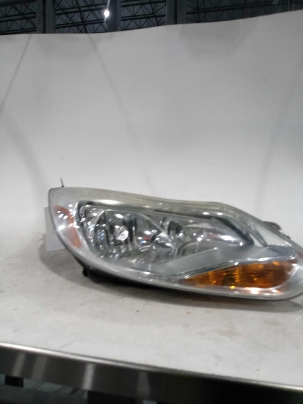 2012 Ford Focus Right Headlight Assembly Grey 344214 Used 151K Miles