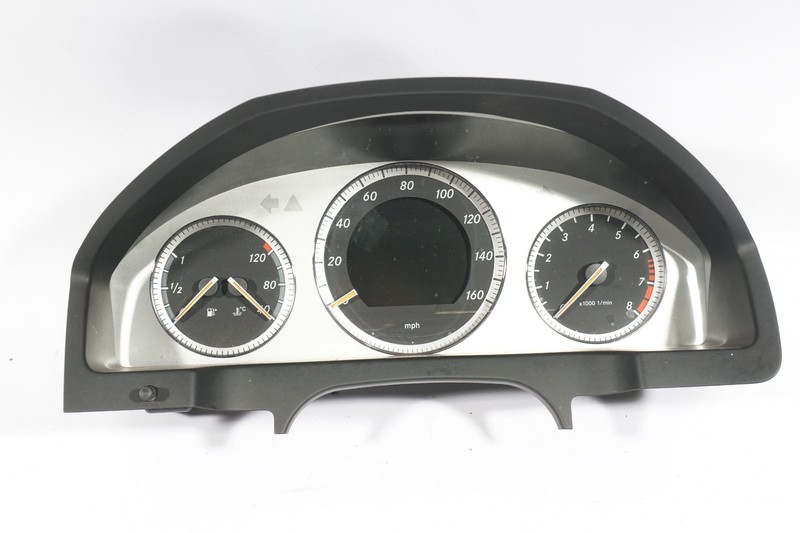 2008 - 2011 Mercedes Benz C300 W204 Instrument Speedometer Cluster OEM