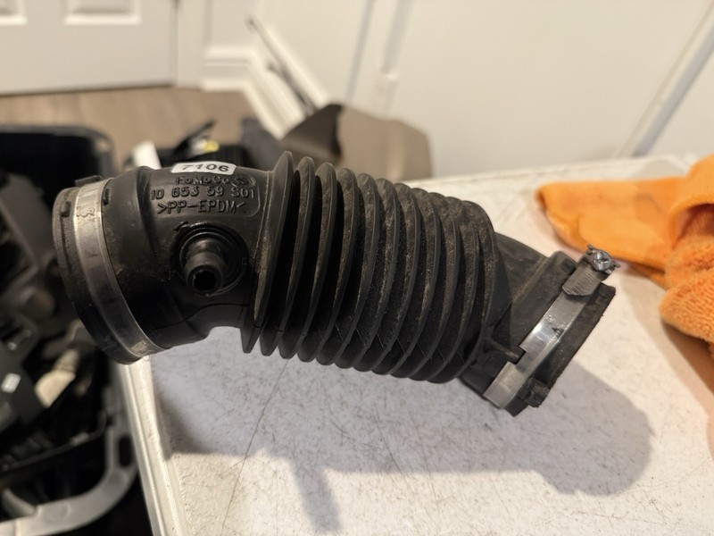 2011 2012 2013 Ford Fiesta 1.6L Air Cleaner Intake Hose Duct Tube 10-653-59-S01
