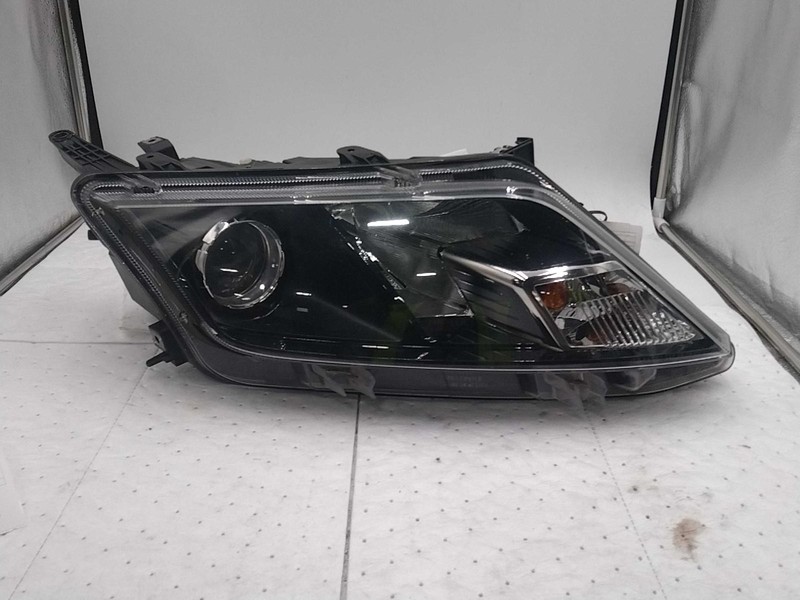 2012 Ford Fusion Right Headlight Assembly Maroon OEM 115843 99K Mileage