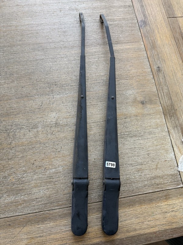 2002-2005 FORD EXPLORER Driver Left Passenger Right Windshield Wiper Arm Pair