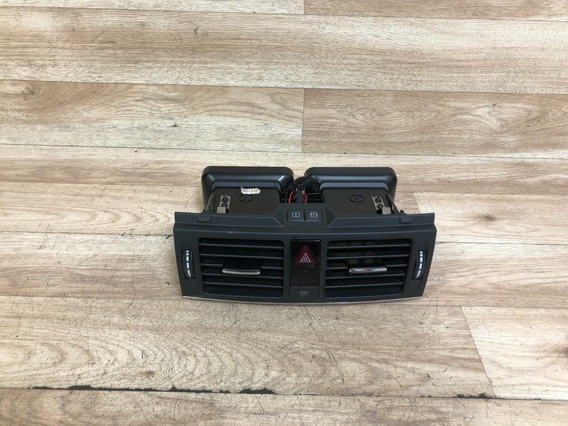 MERCEDES BENZ W204 C300 C350 OEM FRONT CENTER DASHBOARD AC VENT GRILLE 08-11 2