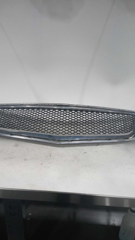2011 Chevrolet Traverse LS Grille White OEM Used 20756061 144K Miles